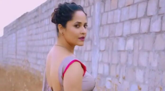 చీరలో అనసూయ బ్యాక్ అందాలు అదుర్స్ (ఫొటోలతో)