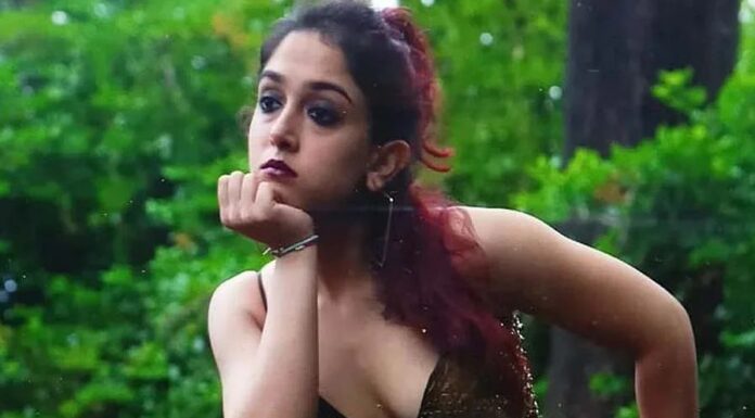 ట్రోలర్స్ కి బోల్డ్ ఫొటోలతోనే కౌంటర్ ఇచ్చిన అమీర్ ఖాన్ కూతురు Ira Khan hot bold 2